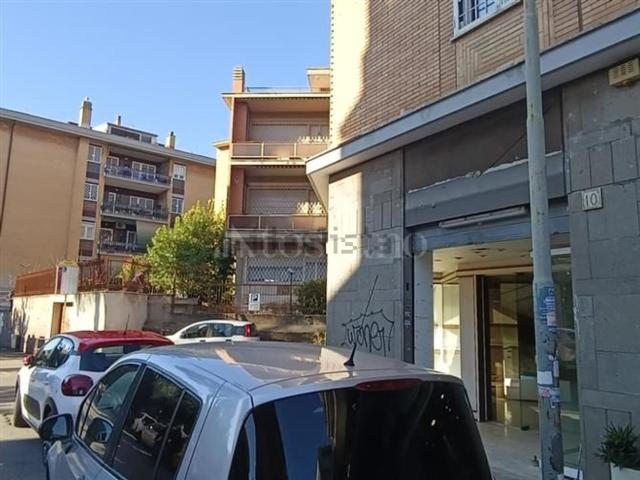 Locale in vendita di 75 m² in Via Adeodato Matricardi