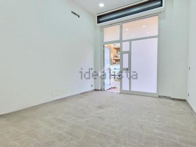 Locale in vendita di 75 m² in Via Alberto Verdinois, 30