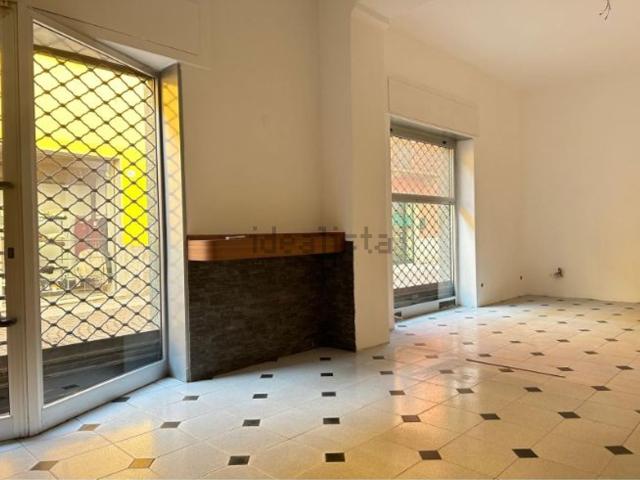 Locale in vendita di 75 m² in Via Andrea Verga