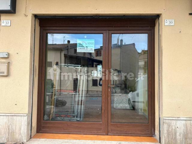 Locale in vendita di 75 m² in Via Arano, 30