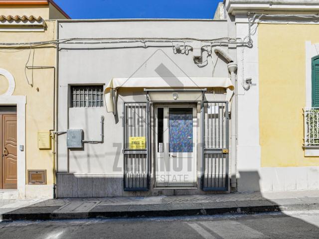Locale in vendita di 75 m² in Via Bernardino Grimaldi, 5