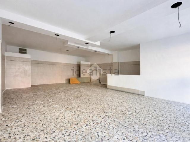 Locale in vendita di 75 m² in Via Canaccio, 31