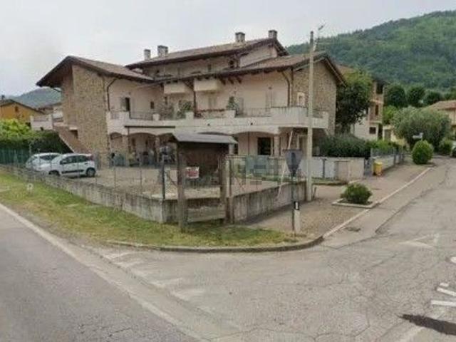 Locale in vendita di 75 m² in Via Caduti per la Libertà