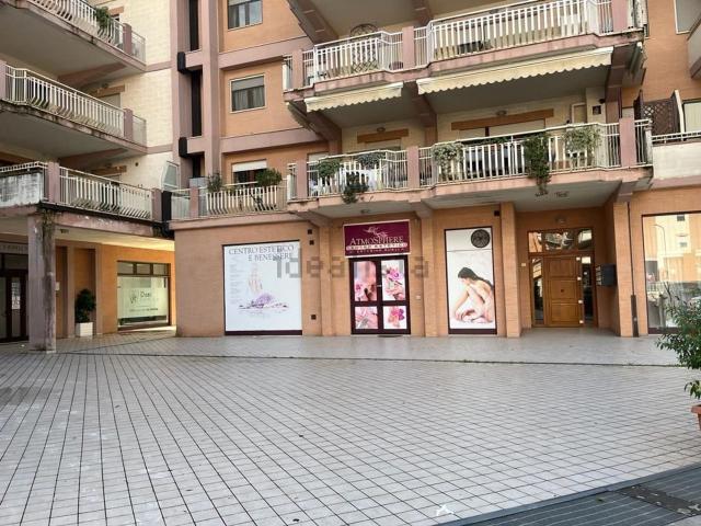 Locale in vendita di 75 m² in Via Casilina Sud, 53