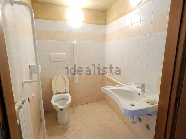Locale in vendita di 75 m² in Via Cassanese Nord