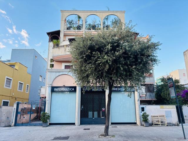 Locale in vendita di 75 m² in Via del Mare, 18