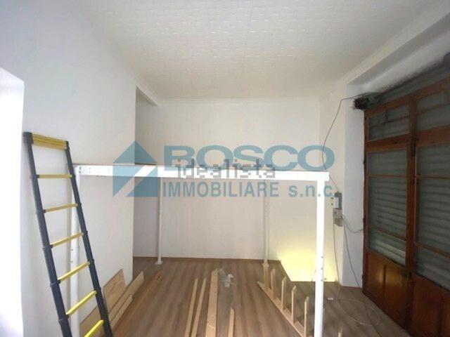 Locale in vendita di 75 m² in Via della Scorza, 16
