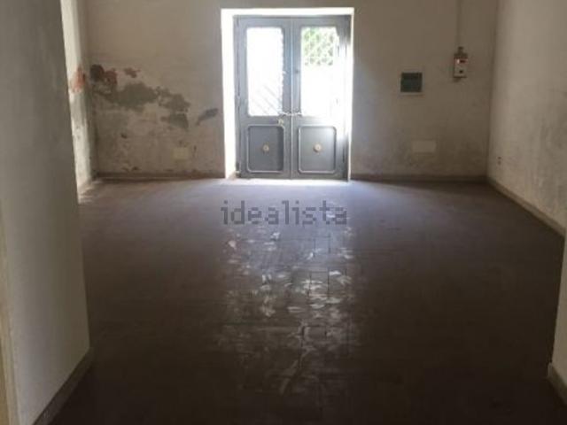 Locale in vendita di 75 m² in Via Frattini