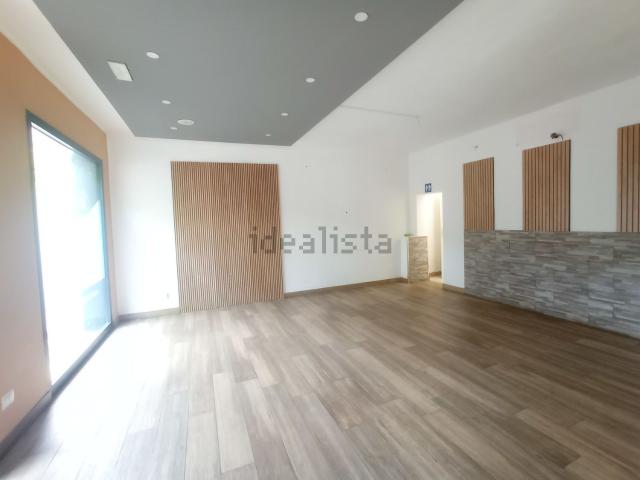 Locale in vendita di 75 m² in Via Francesco Nicoli