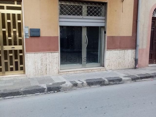 Locale in vendita di 75 m² in Via G. Medici, 62