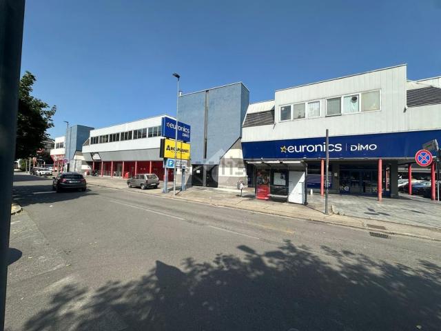 Locale in vendita di 75 m² in Via Giovanni Gnifetti, 72