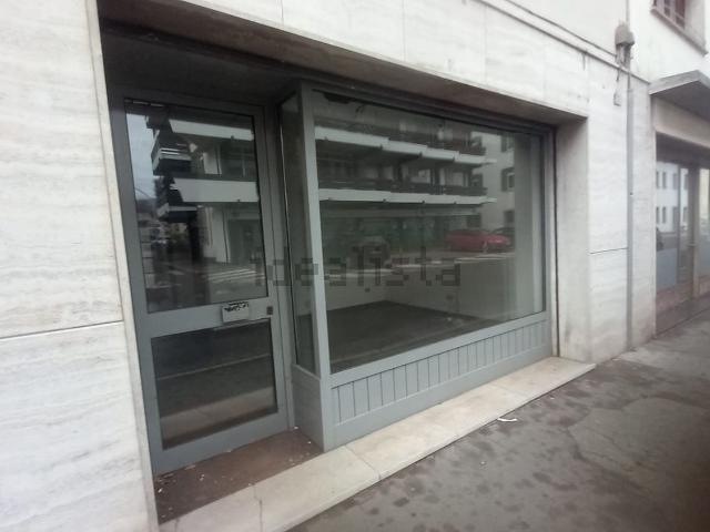 Locale in vendita di 75 m² in Via Giacomo Matteotti, 23