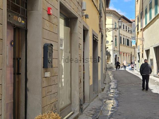 Locale in vendita di 75 m² in Via Giuseppe Garibaldi