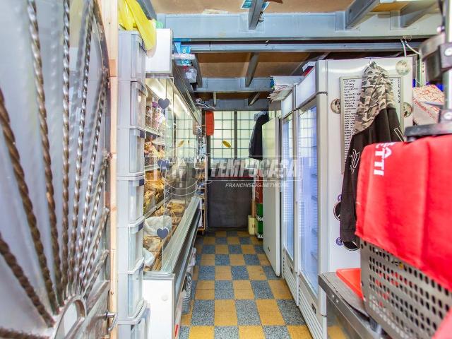 Locale in vendita di 75 m² in Via Giuseppe Piermarini, 2
