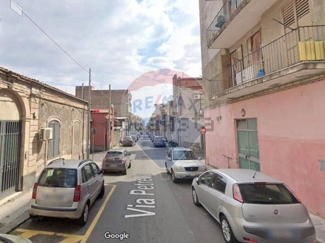Locale in vendita di 75 m² in Via Licciardi, 13