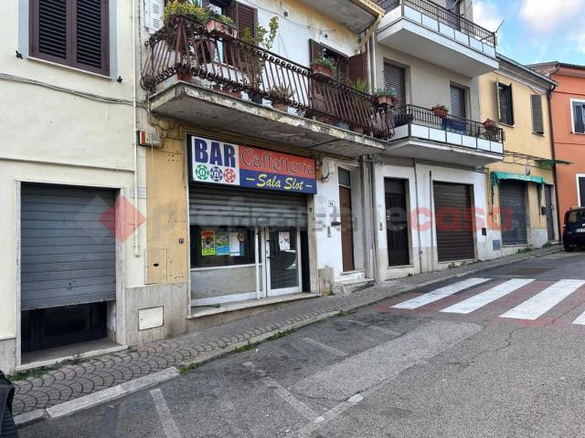Locale in vendita di 75 m² in Via Madonna della Pace, 88