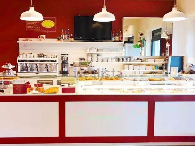 Locale in vendita di 75 m² in Via Mirabello, 44