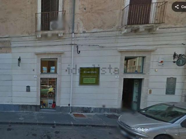 Locale in vendita di 75 m² in Via Monsignor Ventimiglia, 7