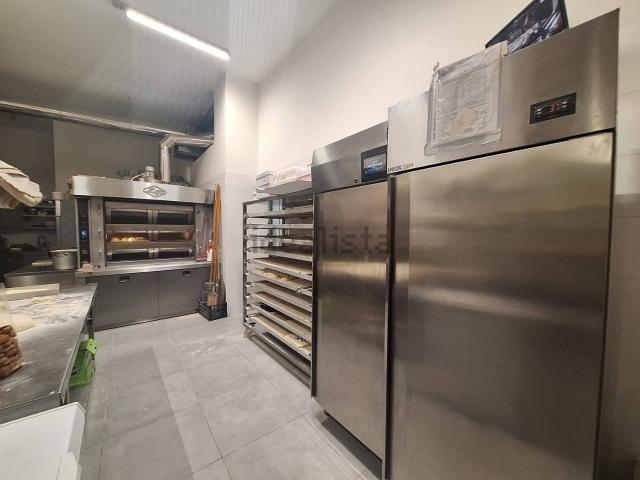 Locale in vendita di 75 m² in Via Pietra dell&apos Ova, 100