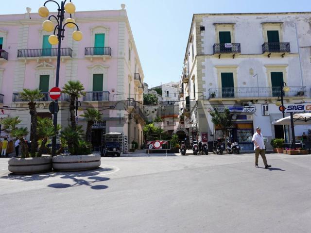 Locale in vendita di 75 m² in Via Sante Nobile, 6