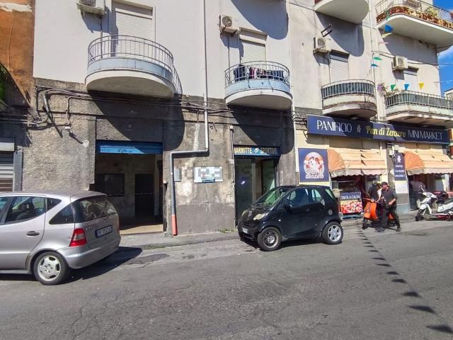Locale in vendita di 75 m² in Via Stazzone, 80