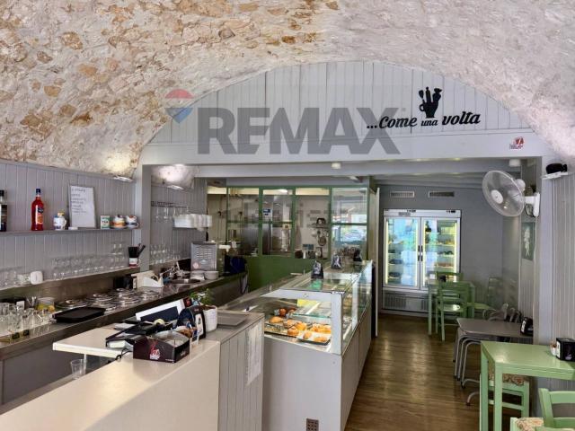 Locale in vendita di 75 m² in Viale Medaglie D&apos Oro