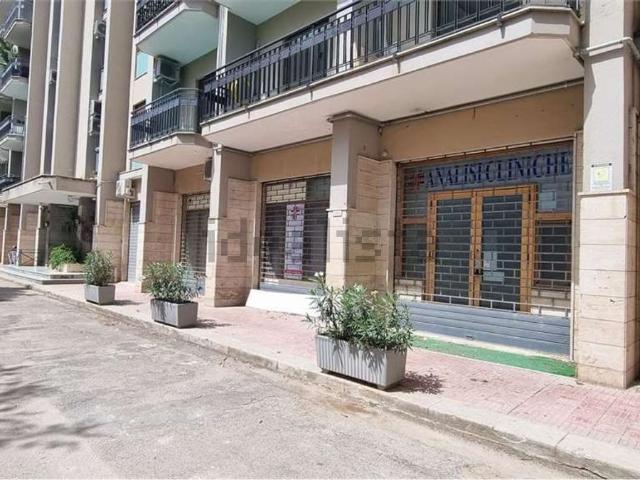 Locale in vendita di 75 m² in Viale della Regione Siciliana, 2384