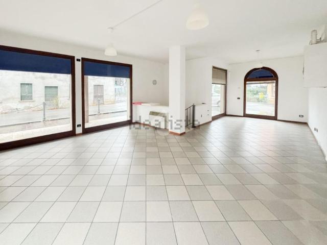 Locale in vendita di 75 m² in Viale Repubblica, 8