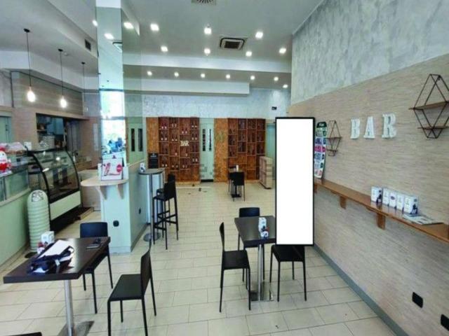 Locale in vendita di 762 m² in Via Vincenzo Pilotti