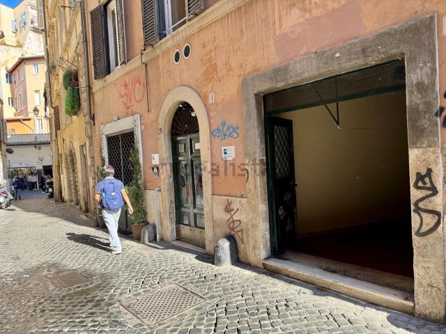 Locale in vendita di 76 m² in Vicolo delle Grotte, 5