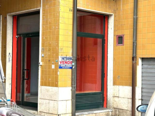 Locale in vendita di 76 m² in Via Torrazzo