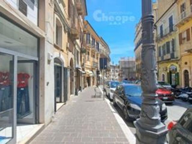Locale in vendita di 76 m² in Via Arniense, 148