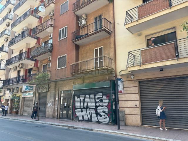 Locale in vendita di 76 m² in Via Cesare Battisti, 182