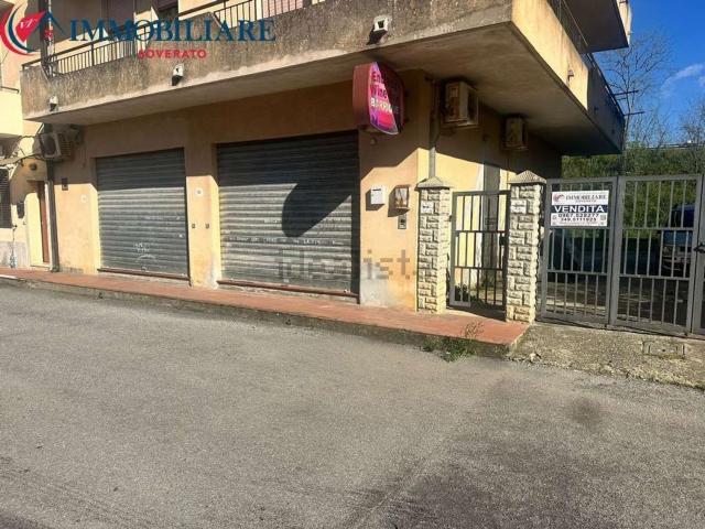 Locale in vendita di 76 m² in Via della Libertà, 22