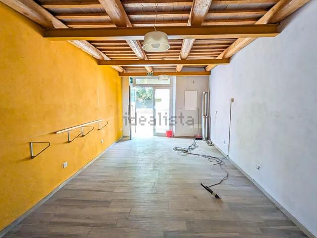 Locale in vendita di 76 m²