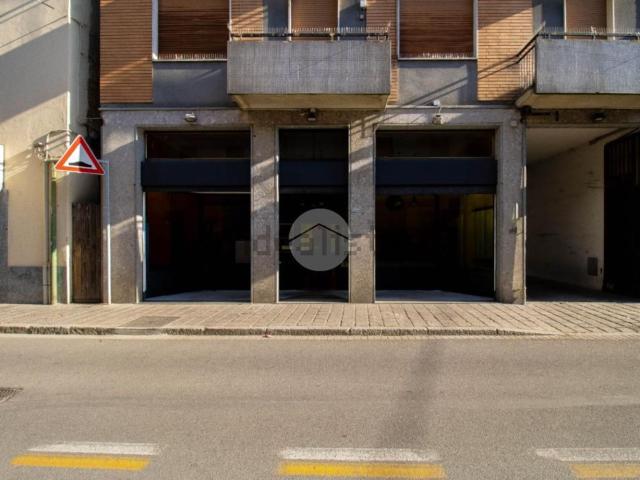 Locale in vendita di 770 m² in Via Madre Cabrini, 65