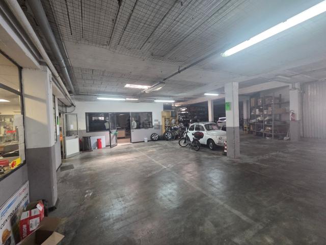 Locale in vendita di 770 m² in Via San Michele