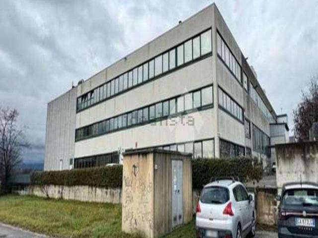 Locale in vendita di 7710 m² in Via Cittadella
