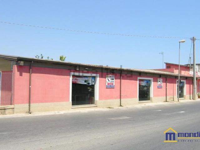 Locale in vendita di 780 m² in Viale Aldo Moro