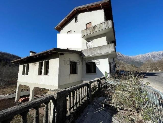 Locale in vendita di 784 m² in Via Roma, 5910