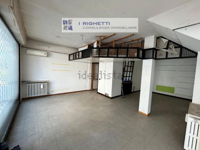 Locale in vendita di 78 m² in Via Aeroporto Angelo Berardi