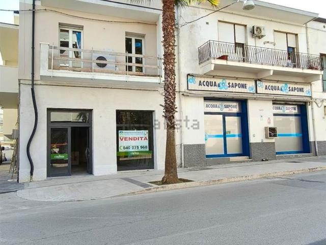 Locale in vendita di 78 m² in Via della Libertà, 114