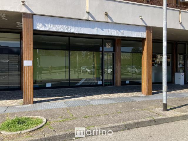 Locale in vendita di 78 m² in Via Don Carlo Mezzera, 5