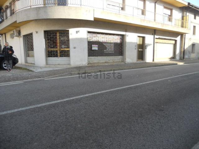 Locale in vendita di 78 m² in Via Emilia