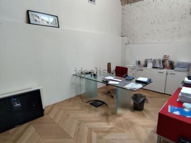 Locale in vendita di 7902 m²