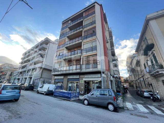 Locale in vendita di 790 m² in Via Catania, 234