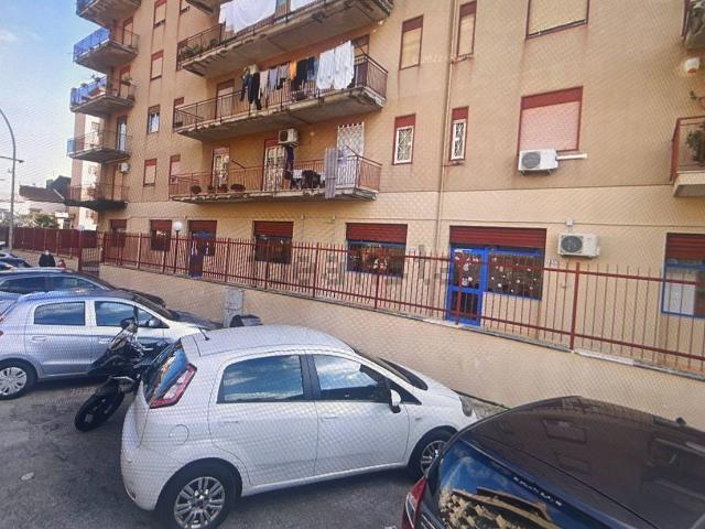 Locale in vendita di 796 m² in Via Maione da Bari, 10