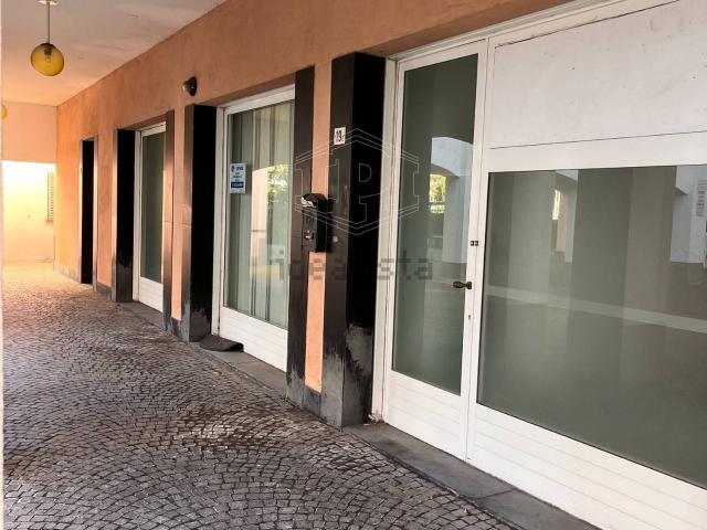 Locale in vendita di 79 m² in Piazza Camillo Golgi