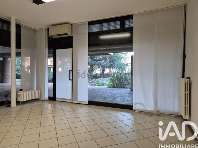 Locale in vendita di 79 m² in Piazza della Resistenza, 11