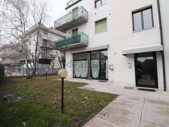 Locale in vendita di 79 m² in Via Villafranca, 86
